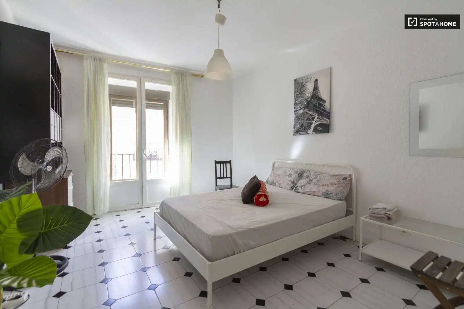 Bedroom of Flat for share in Madrid  with Air Conditioner, Heating and Terrace