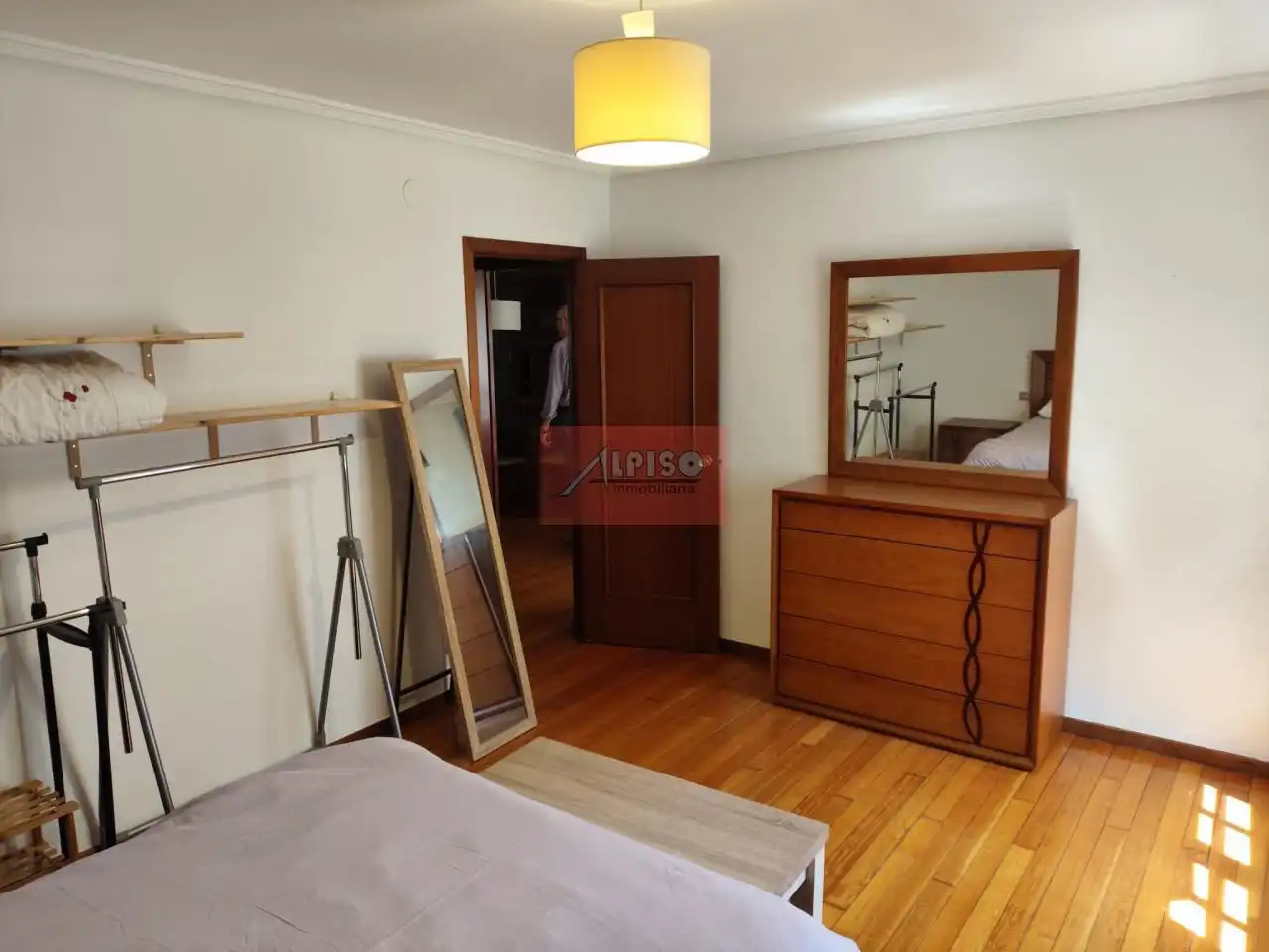 Dormitori de Pis de lloguer en Ourense Capital  amb Calefacció, Parquet i Traster