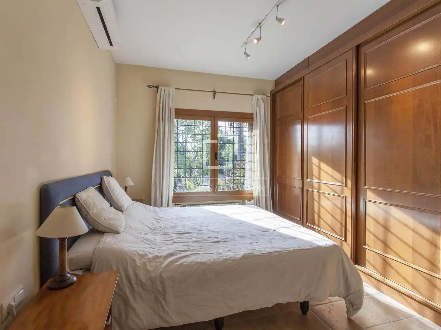 Habitación de Casa o chalet en venta en Paterna con Calefacción, Jardín privado y Terraza
