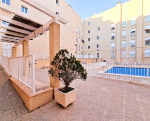 Swimming pool of Planta baja for sale in Elche / Elx  with Air Conditioner, Heating and Private garden