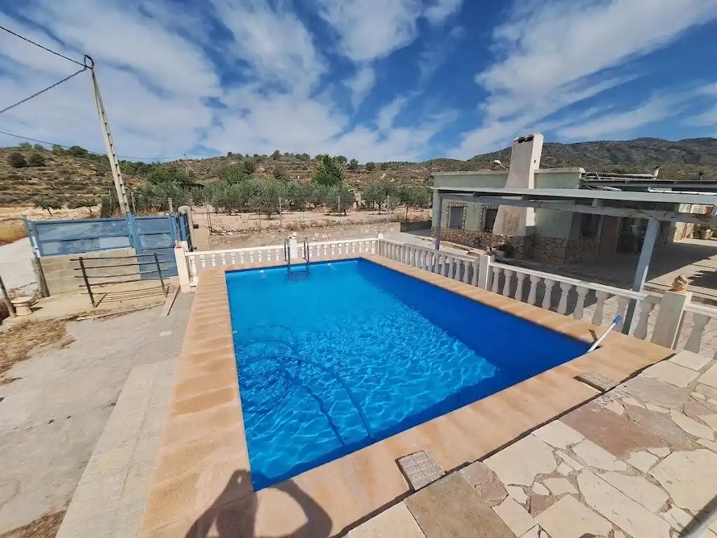 Piscina de Casa o xalet en venda en Monóvar  / Monòver amb Aire condicionat, Calefacció i Jardí privat