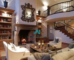 Living room of Single-family semi-detached for sale in Marbella  with Air Conditioner, Heating and Private garden