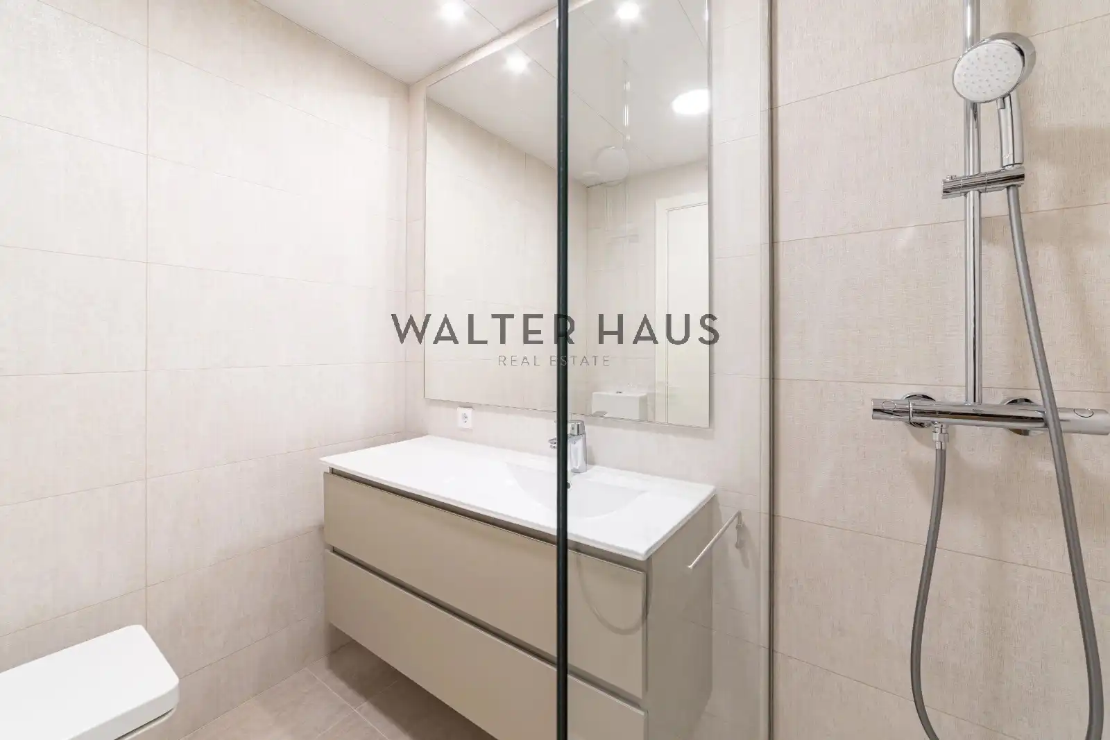 Baño de Piso de alquiler en Madrid con Aire acondicionado, Calefacción y Horno