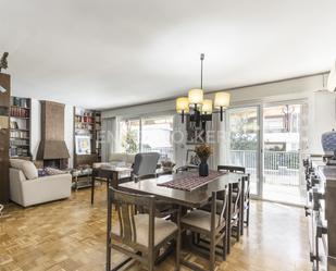 Living room of Apartment for sale in  Barcelona Capital  with Air Conditioner, Heating and Parquet flooring