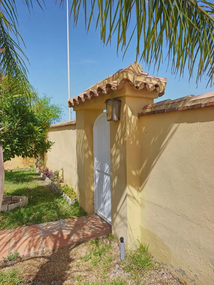 Houses for sale in Chiclana de la Frontera  with Heating, Private garden and Storage room