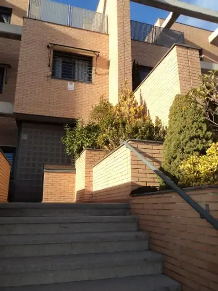 Vista exterior de Casa adosada en venta en Madrid con Aire acondicionado, Calefacción y Jardín privado