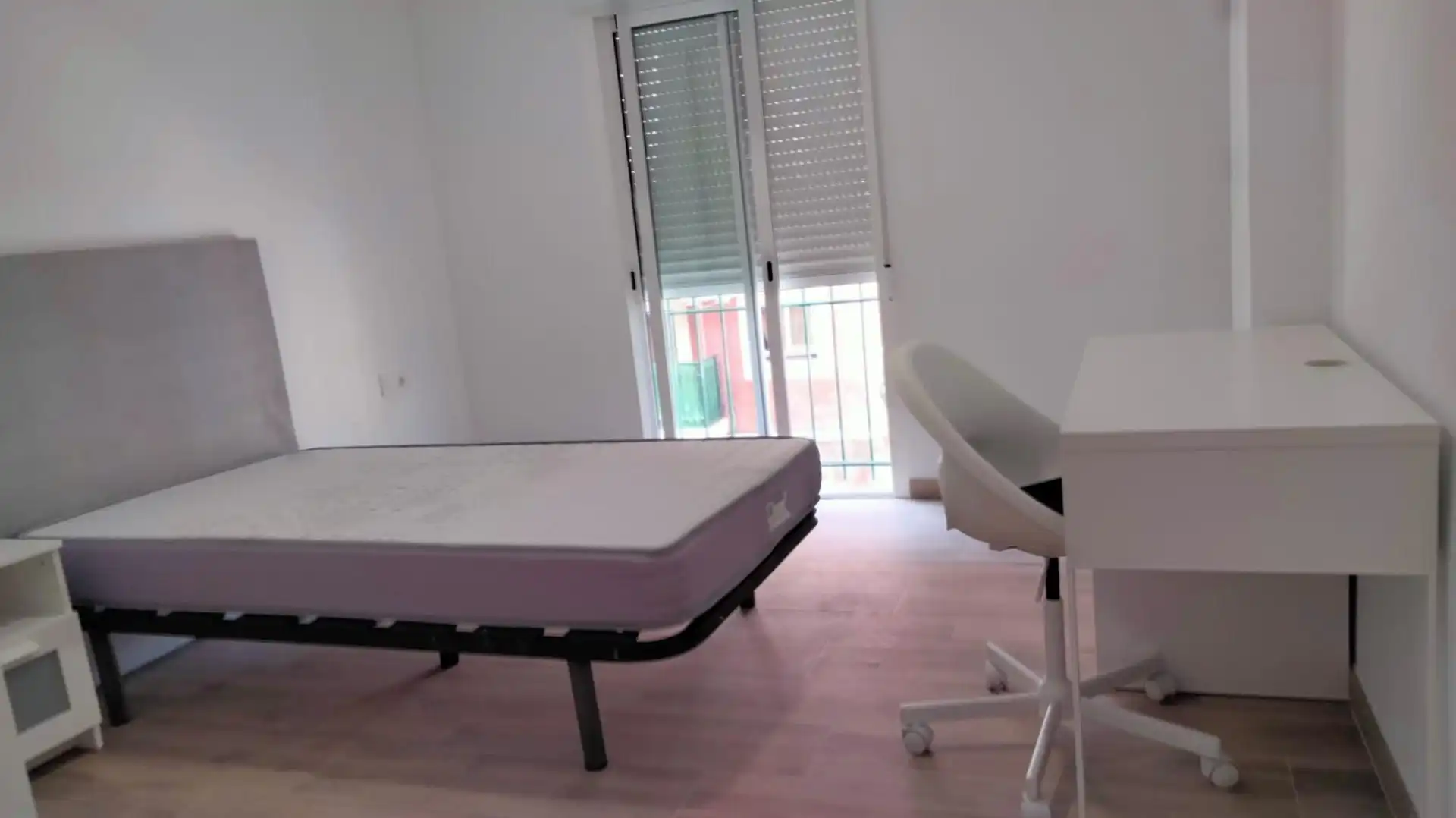 Habitación de Piso de alquiler en Elche / Elx con Amueblado y Balcón