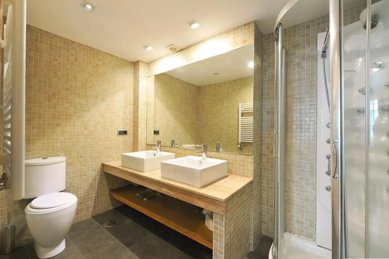 Badezimmer von Wohnung zum Verkauf in Vigo  mit Heizung und Terrasse