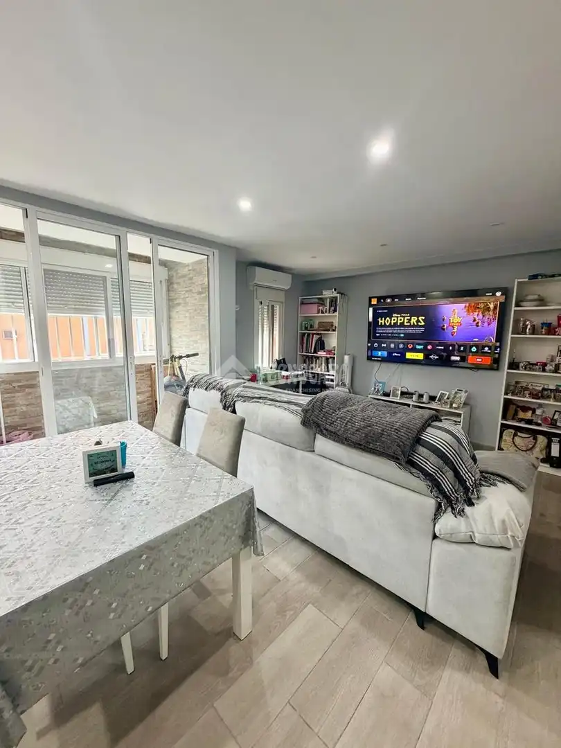 Sala de estar de Piso en venta en Sevilla con Aire acondicionado, Calefacción y Terraza