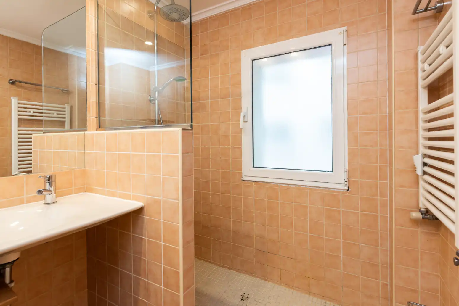 Baño de Piso en venta en Oviedo  con Calefacción y Parquet