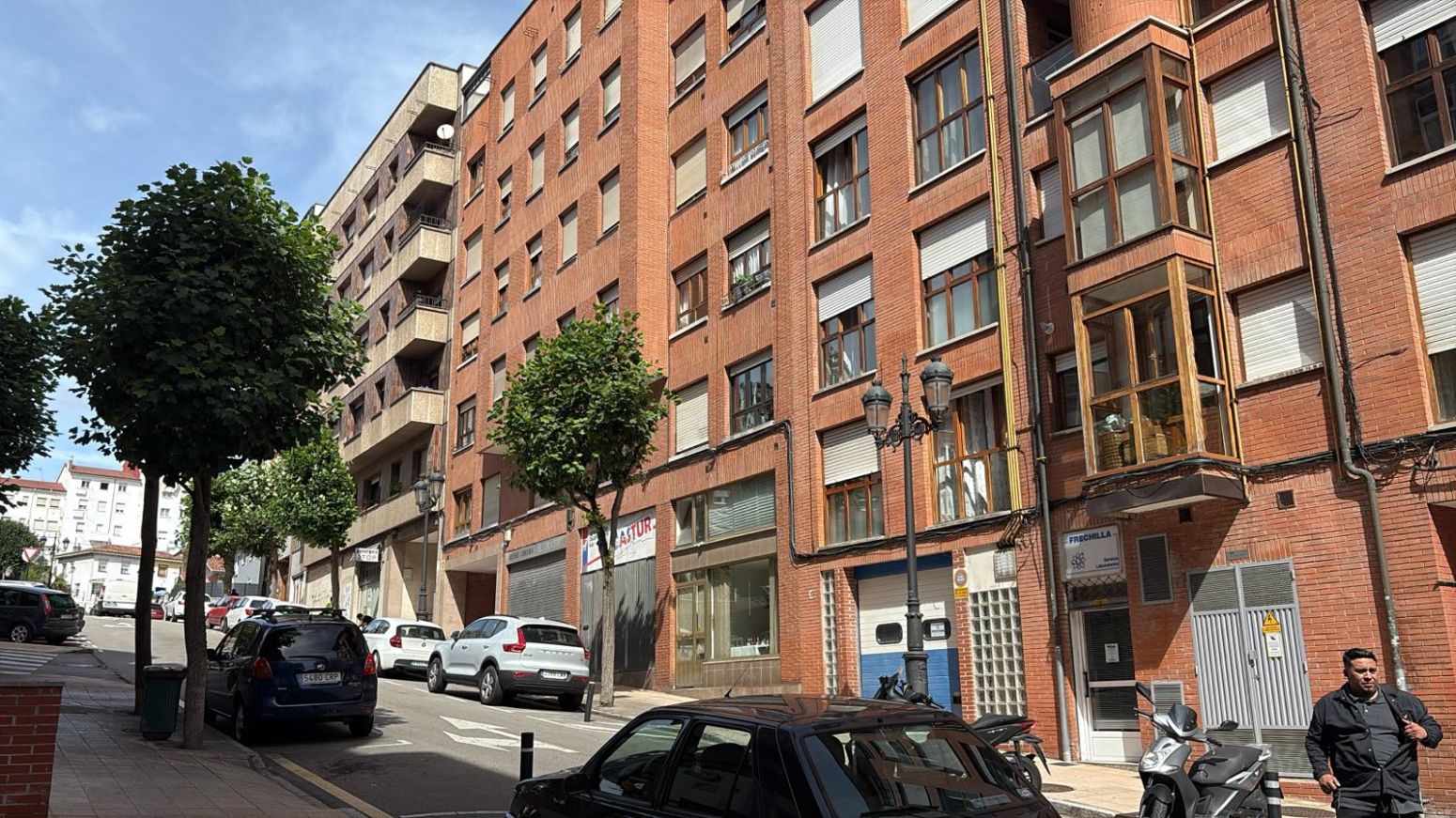 Vista exterior de Piso de alquiler en Oviedo  con Calefacción