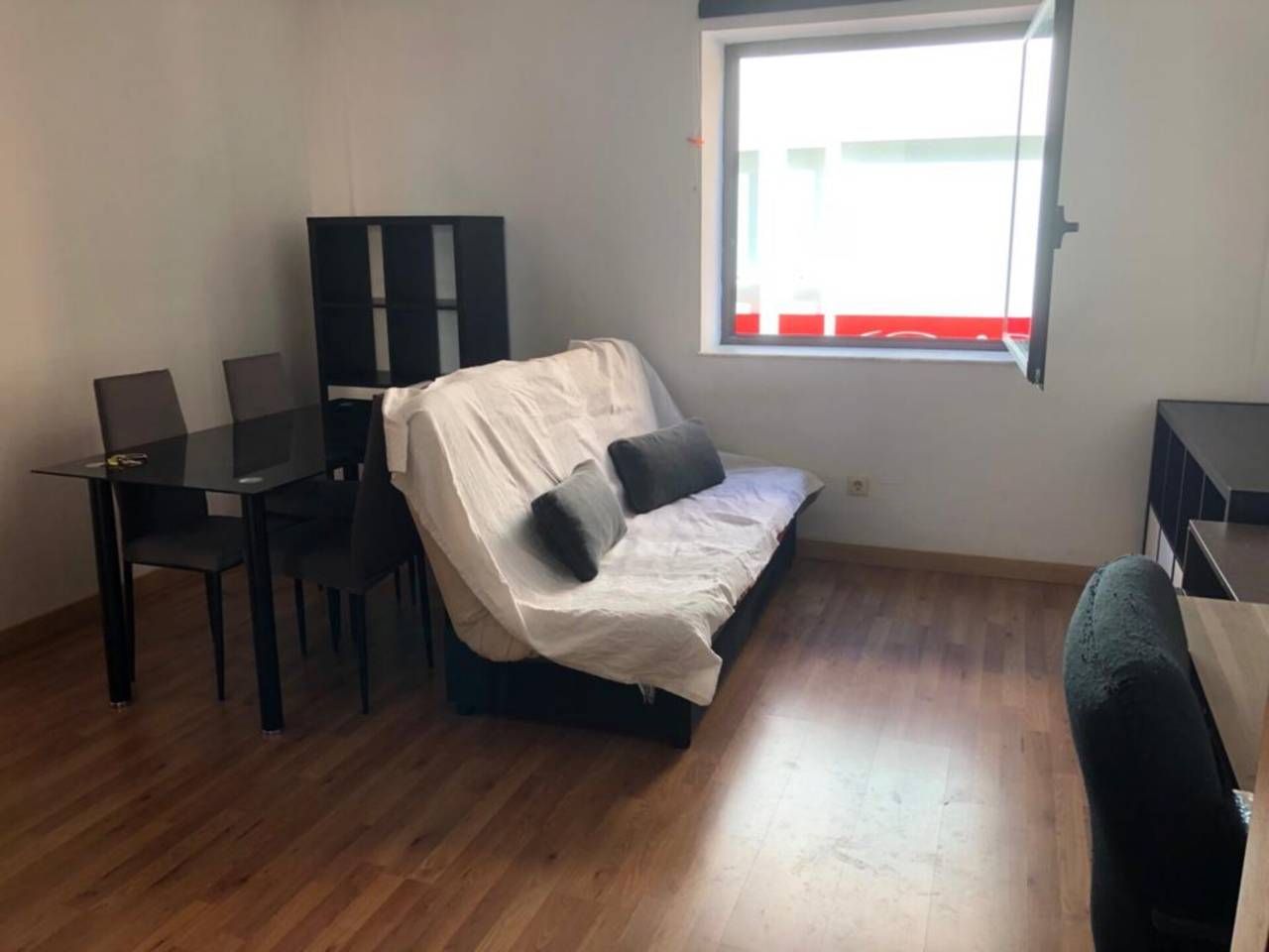 Dormitori de Pis de lloguer en Sabadell amb Calefacció, Parquet i Moblat