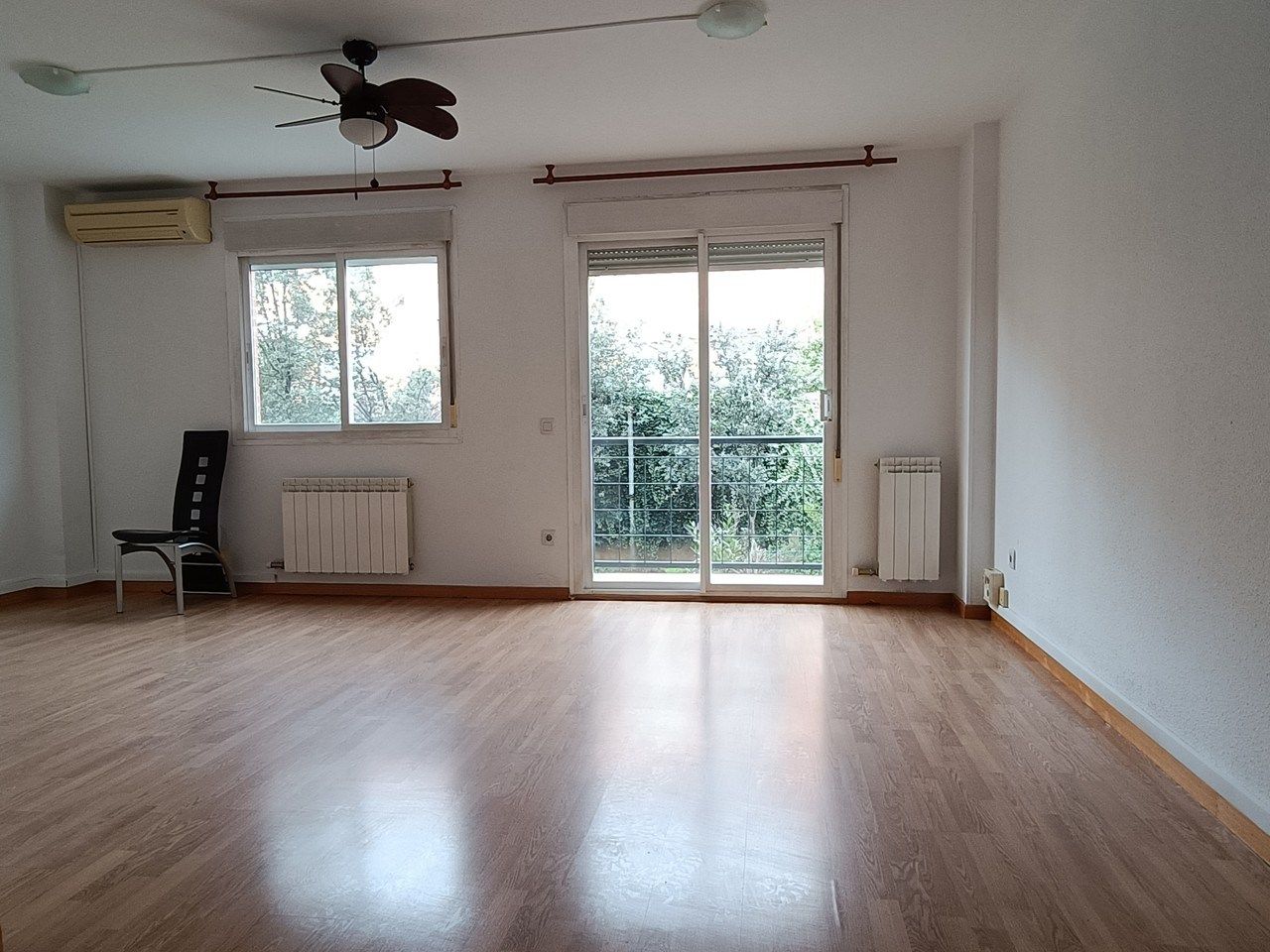 Living room of Single-family semi-detached for rent in Alcalá de Henares  with Air Conditioner, Heating and Terrace