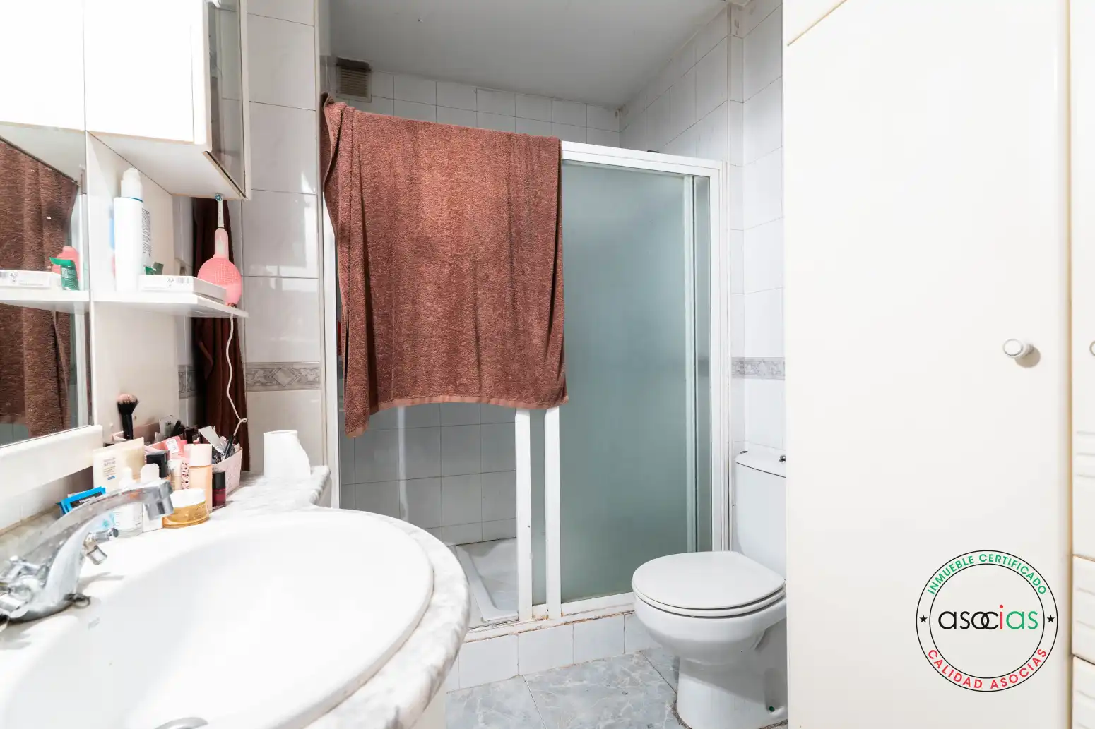 Badezimmer von Dachboden zum Verkauf in Gijón  mit Heizung, Parkett und Terrasse