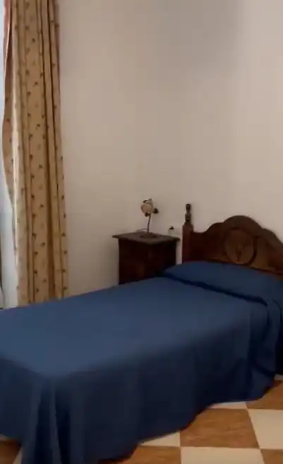 Dormitori de Pis de lloguer en Granada amb Aire condicionat, Moblat i Rentadora