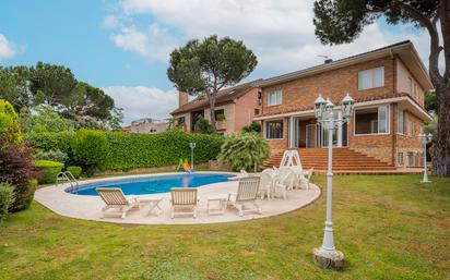 Jardí de Casa o xalet en venda en Pozuelo de Alarcón amb Aire condicionat, Terrassa i Piscina