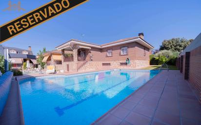 Jardí de Casa o xalet en venda en Griñón amb Aire condicionat, Terrassa i Piscina