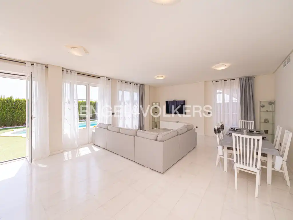 Casa con piscina en venta en Golf Bahía, imagen 4