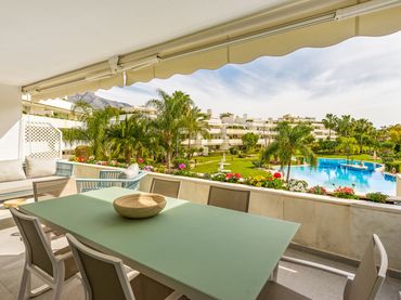 Apartament amb piscina en venda a Nueva Andalucía