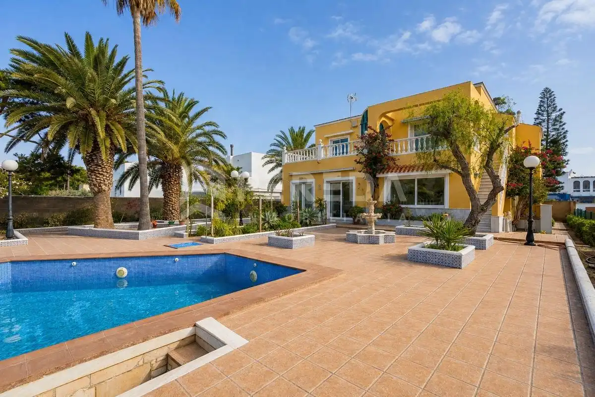 Vista exterior de Casa o chalet en venta en Roquetas de Mar ciudad