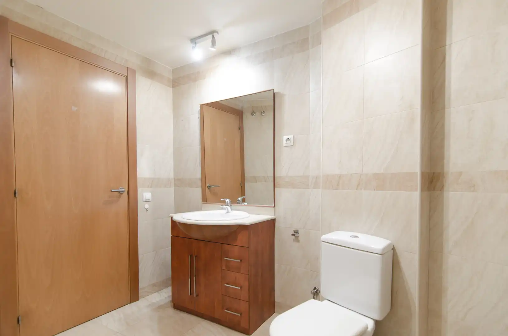 Bathroom of Flat for rent in Sallent  with Heating, Storage room and Oven