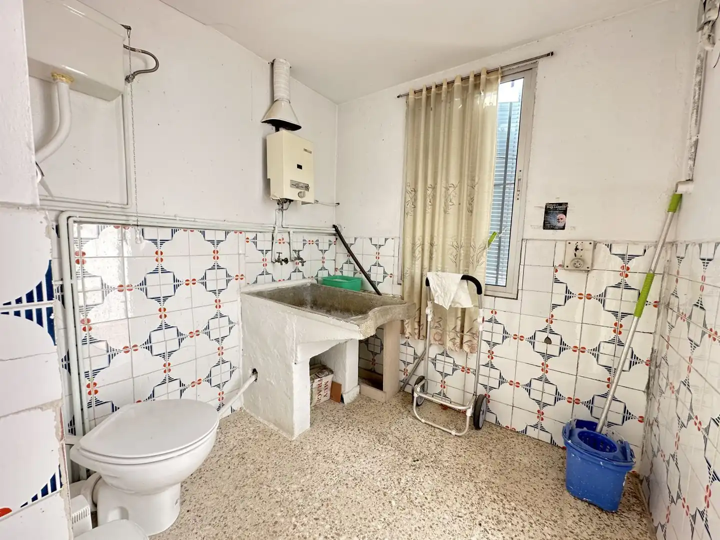 Bathroom of Houses for sale in Dos Hermanas  with Terrace and Storage room