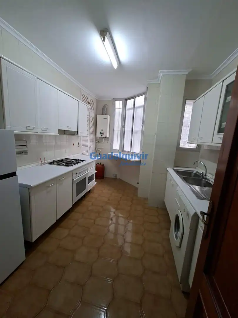 Flat with lift to rent in EDUARDO DATO, imagen 4