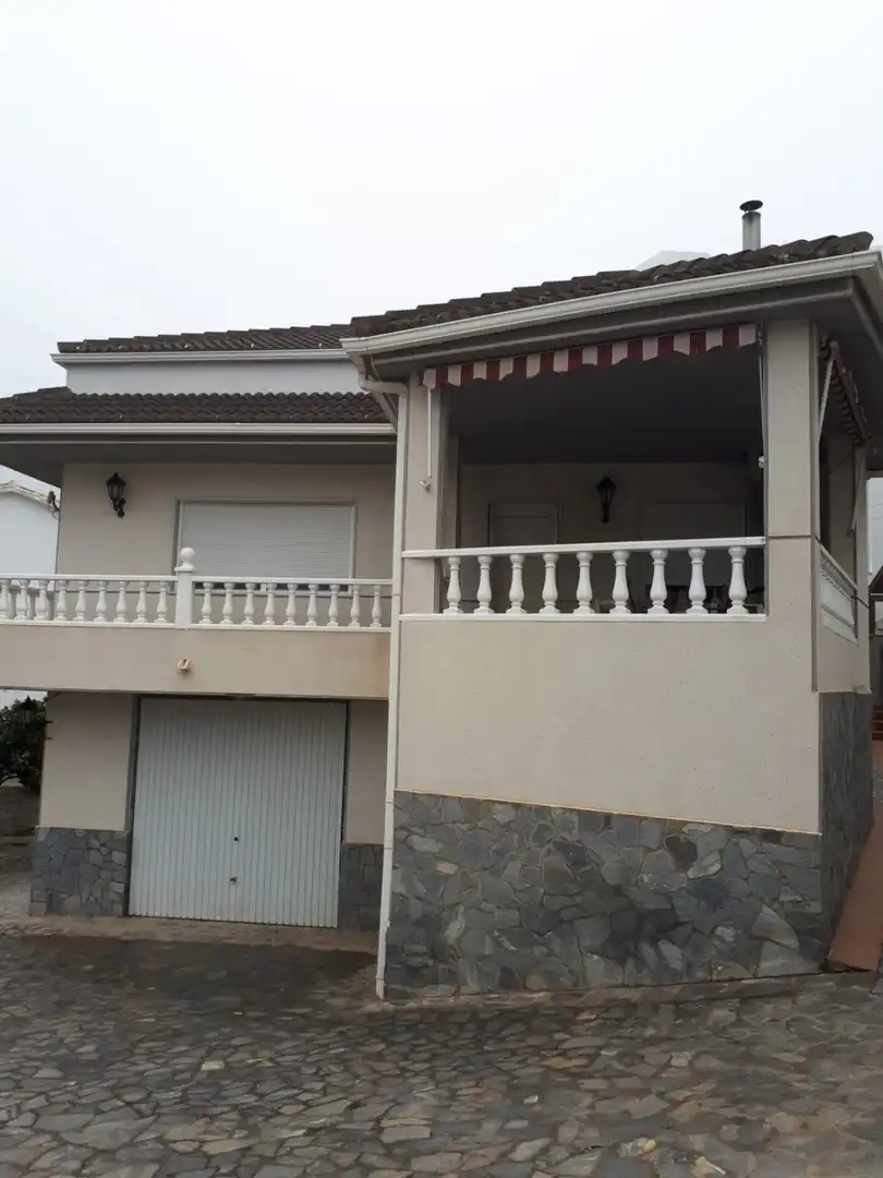 Vista exterior de Finca rústica en venda en Sierro amb Aire condicionat, Jardí privat i Terrassa