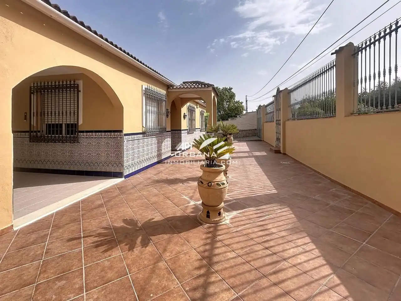 Vista exterior de Casa o chalet en venta en Lucena con Aire acondicionado, Jardín privado y Terraza