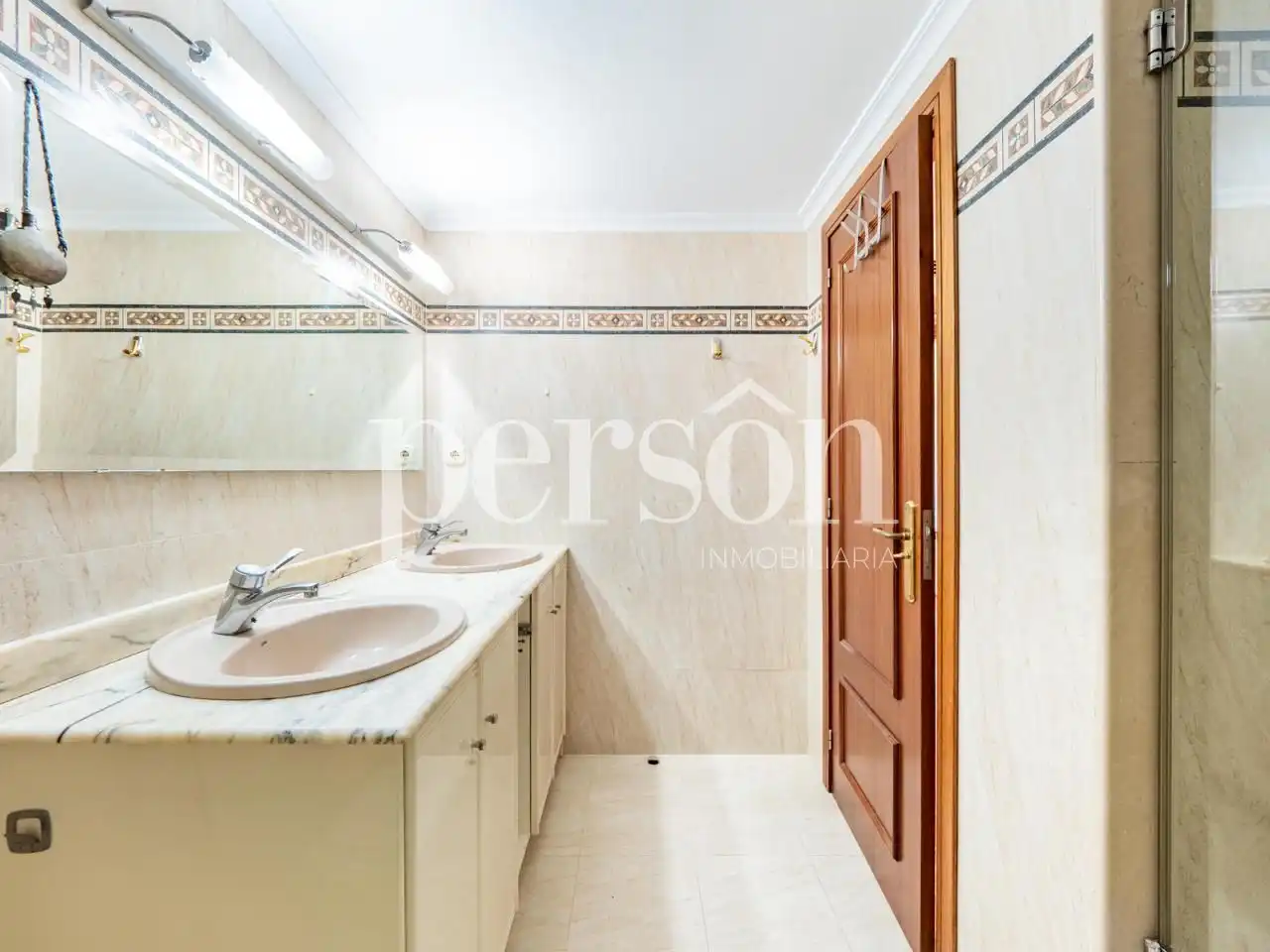 Baño de Piso de alquiler en Valencia con Aire acondicionado, Parquet y Amueblado