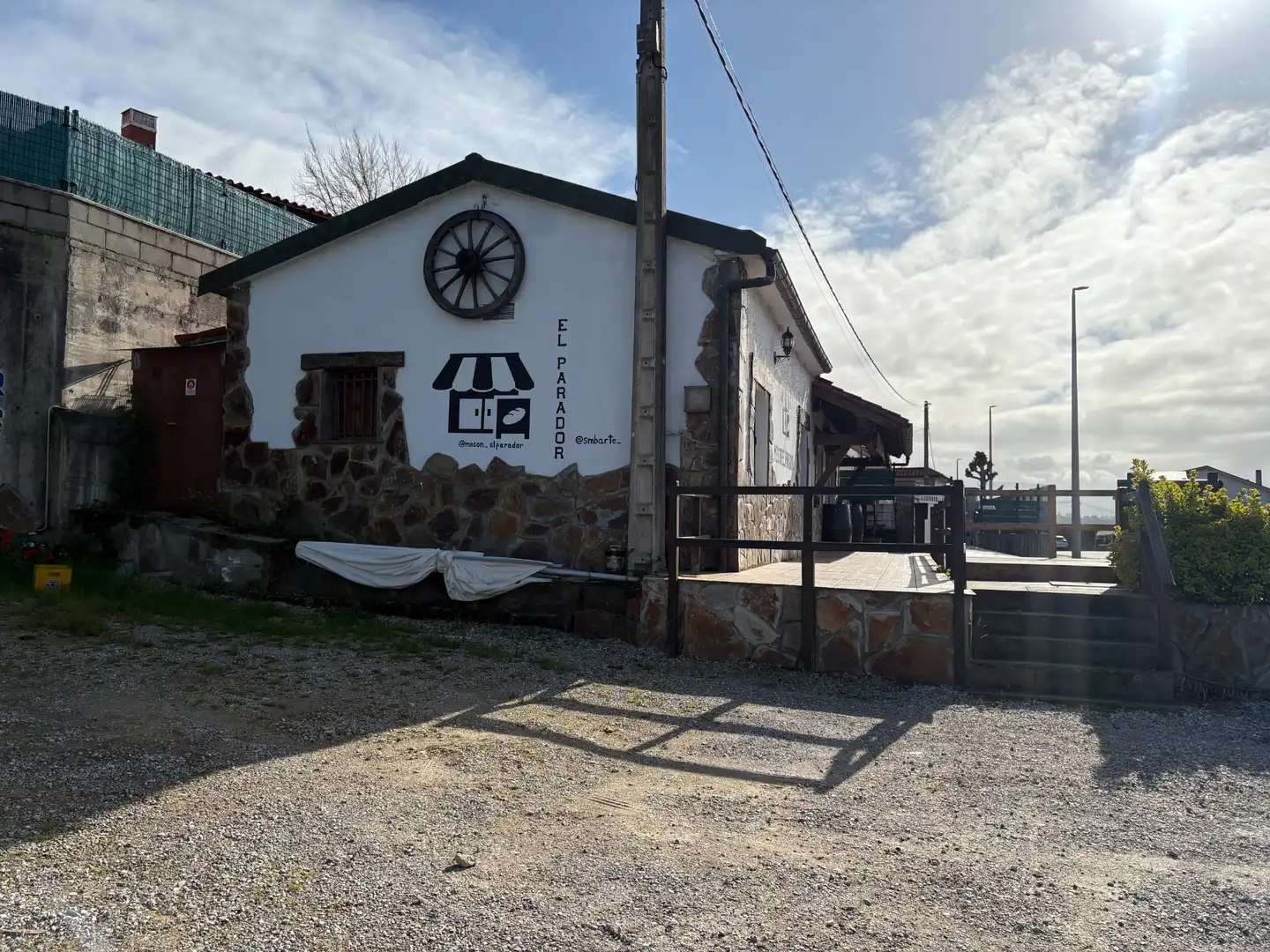 Vista exterior de Local en venda en Suances amb Terrassa i Moblat
