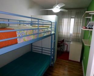 Bedroom of Flat to share in  Madrid Capital  with Heating, Washing machine and TV