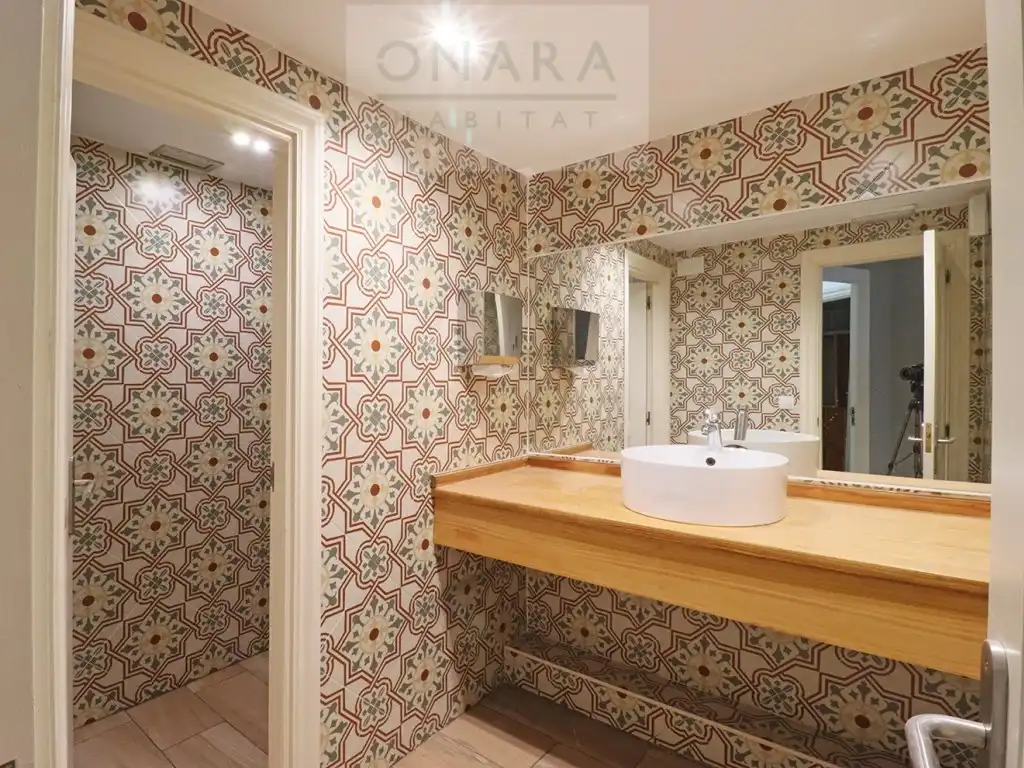 Bathroom of Commercial properties for sale in Hondarribia
