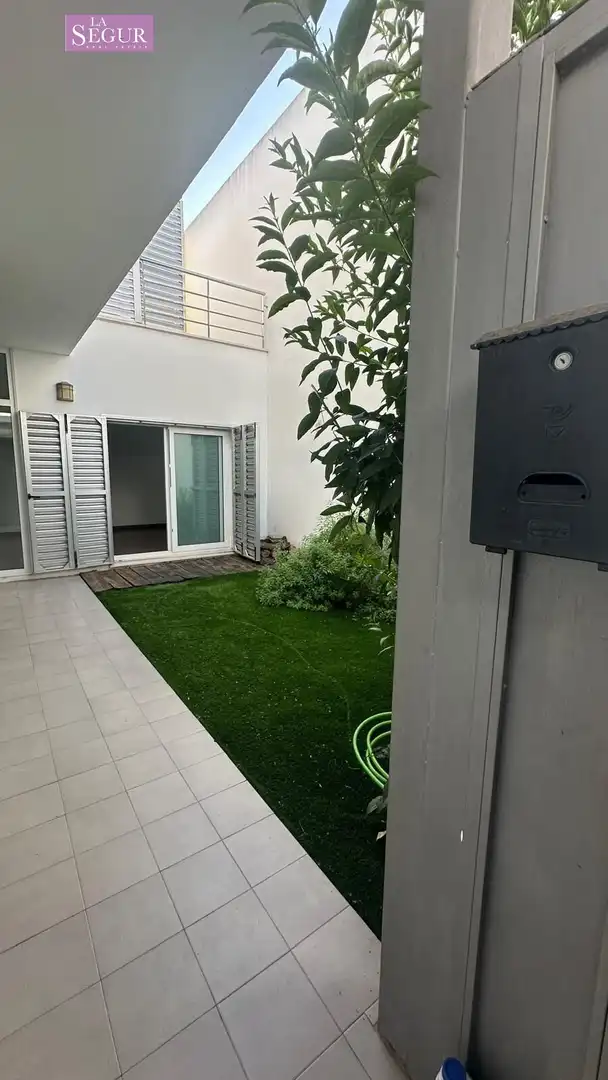 Terrassa de Casa adosada en venda en Conil de la Frontera amb Jardí privat, Terrassa i Piscina comunitària