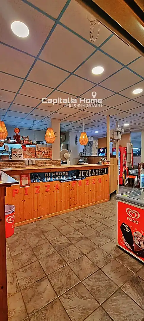 Local en traspaso en Santa Eulària des Riu con Aire acondicionado, Terraza y Amueblado