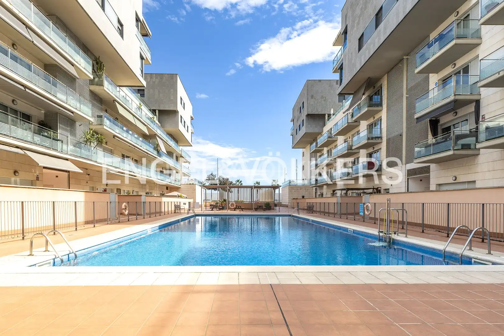 Piscina de Piso en venta en Badalona con Aire acondicionado, Calefacción y Terraza