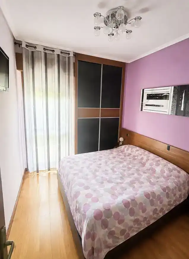 Dormitori de Casa o xalet en venda en Lardero amb Aire condicionat, Piscina i Balcó