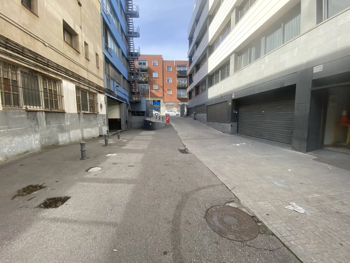 Vista exterior de Local en venda en Sant Cugat del Vallès