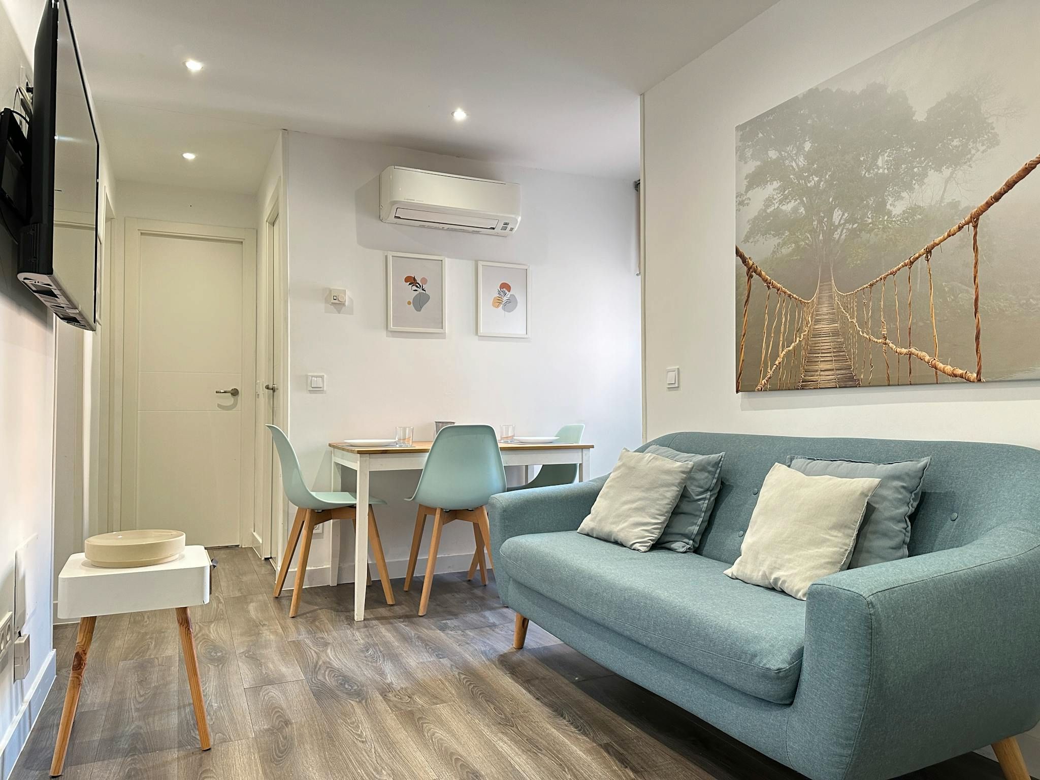 Living room of Flat to rent in  Madrid Capital  with Air Conditioner, Heating and Furnished