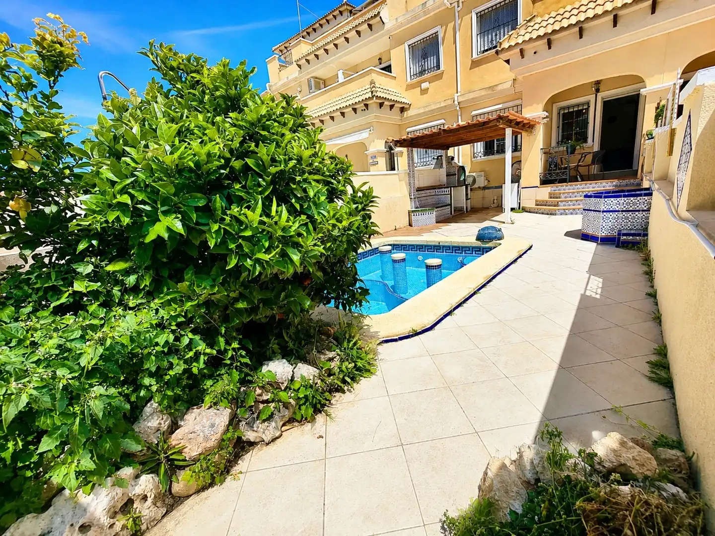 Piscina de Casa o xalet en venda en Orihuela amb Aire condicionat, Calefacció i Jardí privat