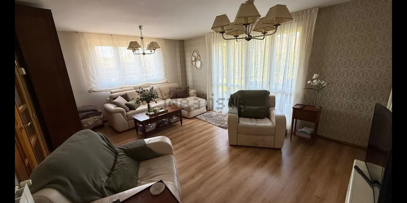 Sala de estar de Casa adosada en venta en Briviesca con Jardín privado y Amueblado