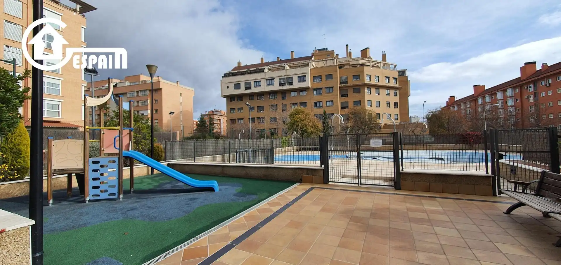 Vista exterior de Piso en venta en Madrid con Aire acondicionado, Calefacción y Jardín privado
