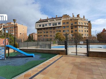 Piso con piscina en venta en Calle CASA MILA