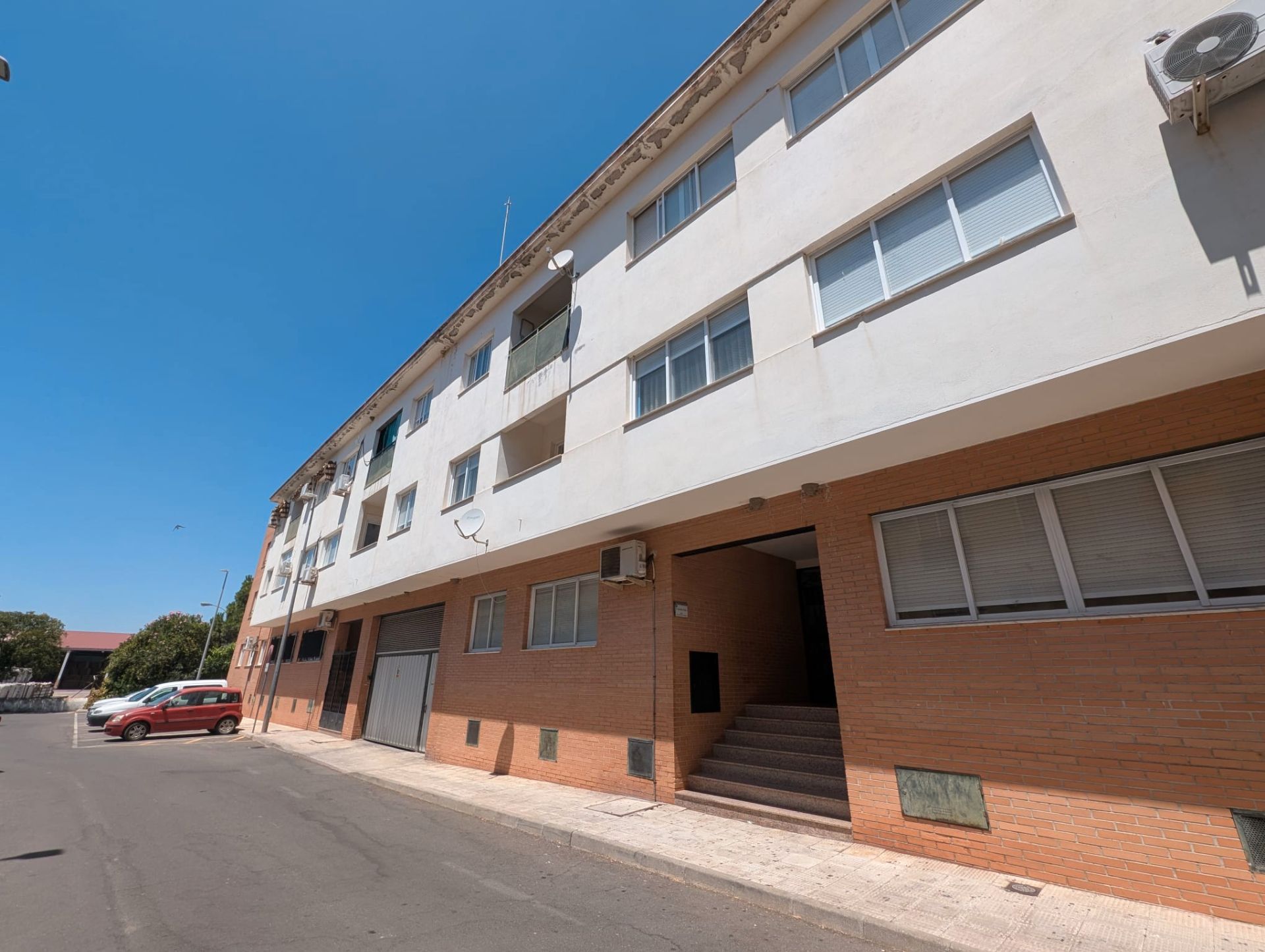 Vista exterior de Piso en venta en Navalmoral de la Mata con Calefacción, Terraza y Amueblado