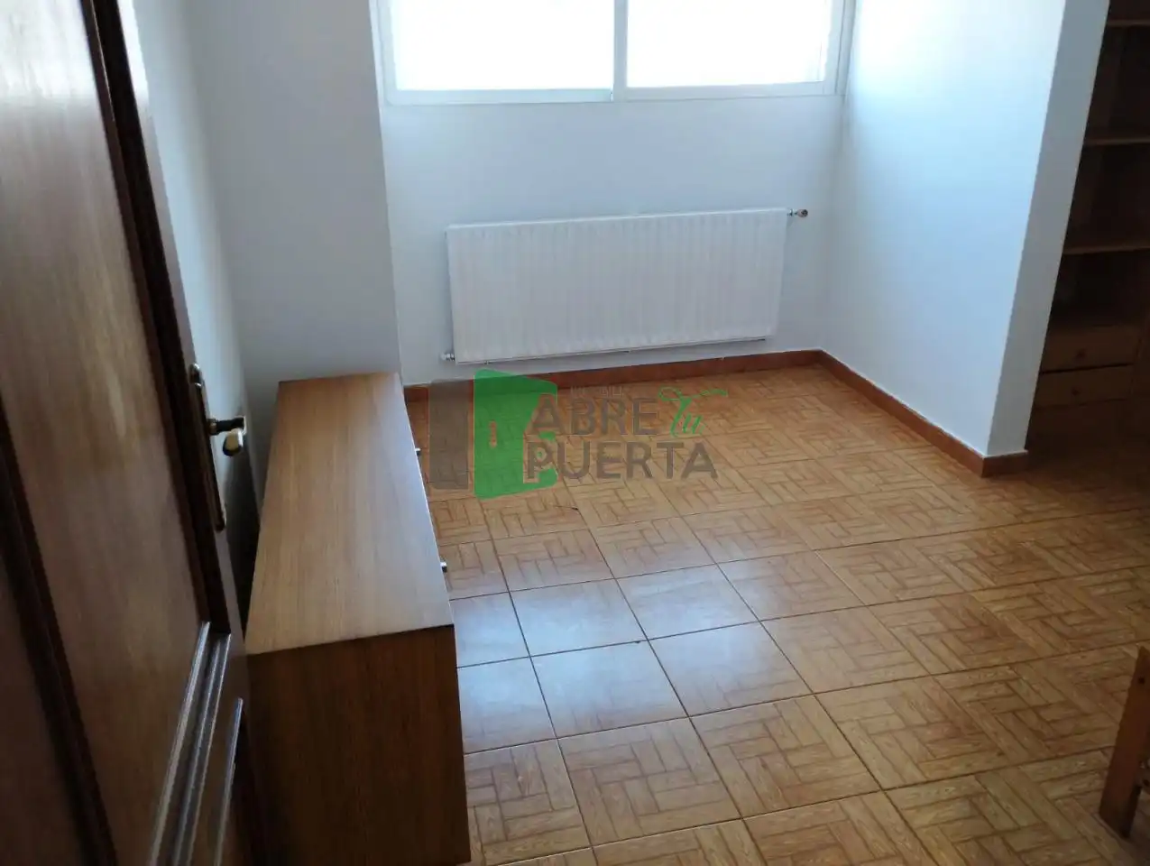 Dormitori de Àtic en venda en A Pobra de Trives  amb Calefacció, Parquet i Moblat