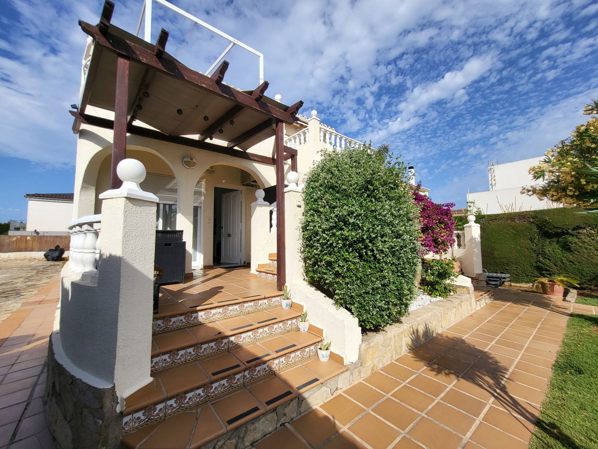 Vista exterior de Apartament en venda en Oliva amb Aire condicionat, Terrassa i Piscina
