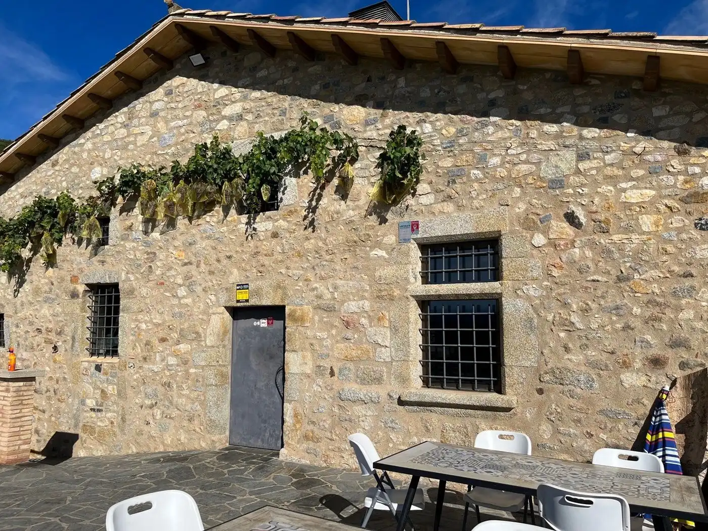 Vista exterior de Finca rústica en venta en La Vajol con Jardín privado y Terraza