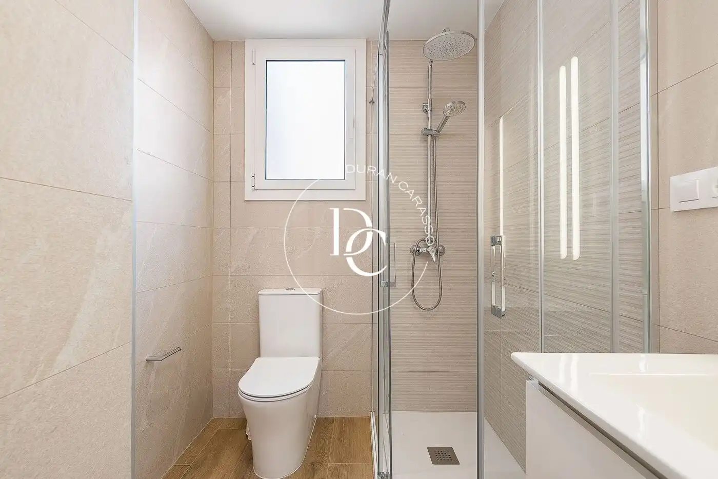 Bathroom of Flat for sale in Barcelona  with Air Conditioner, Heating and Terrace