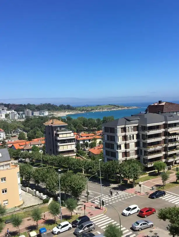 Außenansicht von Wohnung zur Miete in Santander mit Heizung und Privatgarten