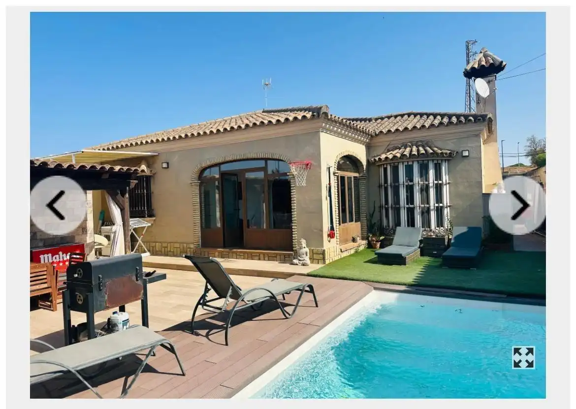 Vista exterior de Casa o chalet en venta en Chiclana de la Frontera con Aire acondicionado, Calefacción y Jardín privado